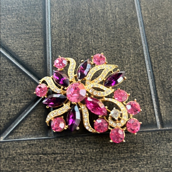 Vintage y2k brooch colorful gold tone costume piece regency feminine old money - Picture 6 of 6